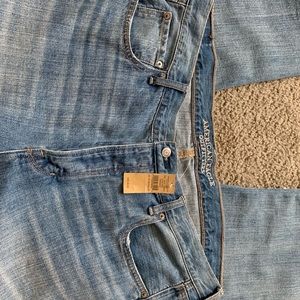 American Eagle Ladies Jeans size 18 NEW WITH TAGS.